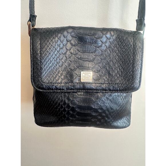 Liz Claiborne Black Faux Snakeskin Crossbody Bag - Picture 2 of 8
